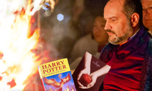Párroco en EEUU organiza quema de libros de Harry Potter y Crepúsculo por sus “influencias demoniacas”